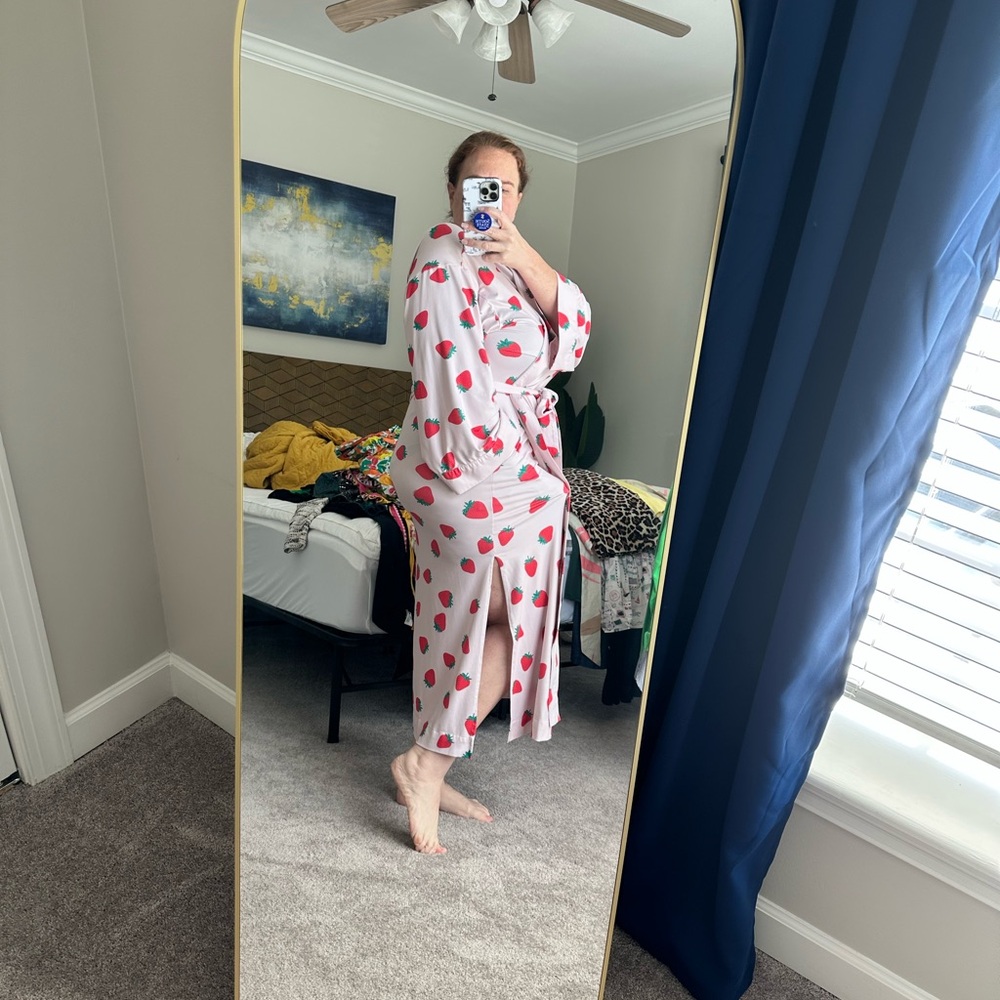 Strawberry Print Masongrey Robe - Picture 2 of 5